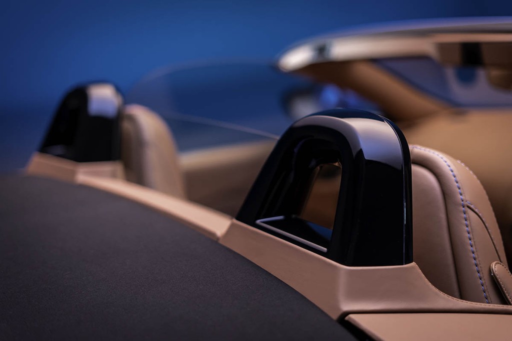 Ra mắt Aston Martin Vantage Roadster mới: Vô địch về thời gian đóng mở mui xếp ảnh 15