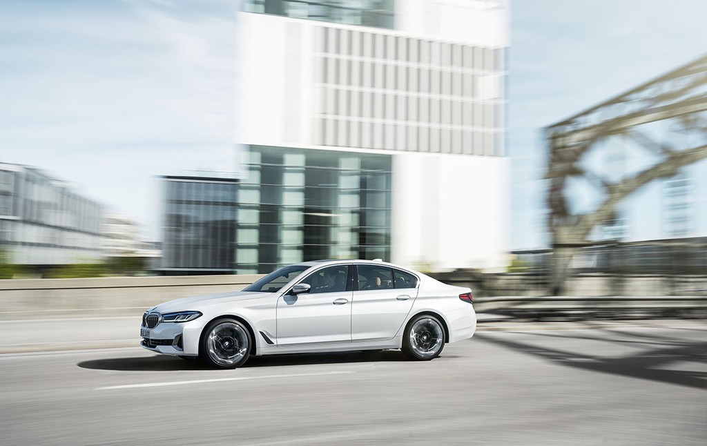 Chính thức ra mắt BMW 5 Series 2021 “facelift”, phổ cập công nghệ 48V Mild-Hybrid ảnh 17