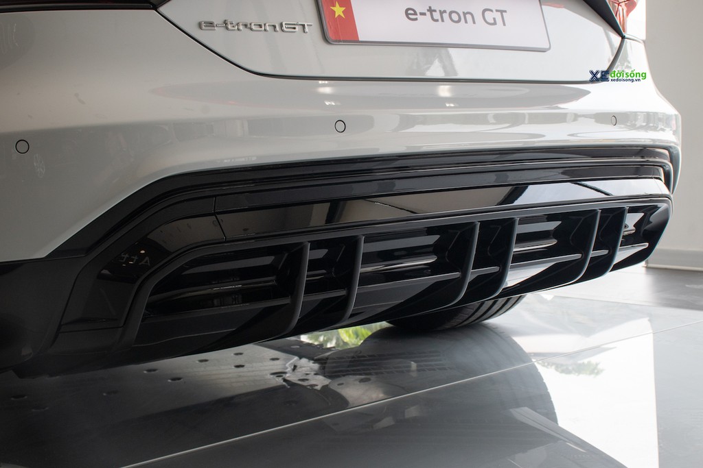 Cận cảnh xe điện Audi e-tron GT quattro tại Sài Gòn, đối thủ Porsche Taycan 4S ảnh 12