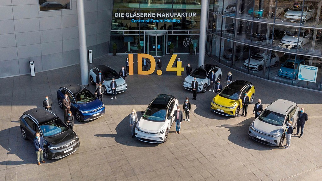 Những chiếc xe điện Volkswagen ID.4 đầu tiên đến tay khách hàng ảnh 1