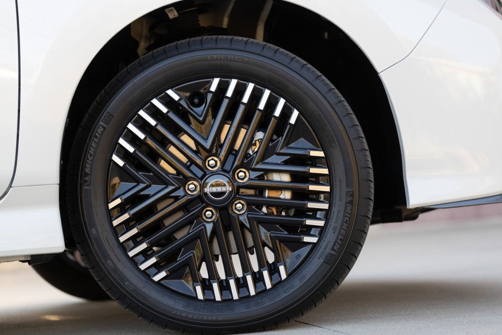 Nissan Leaf 2023 cập nhật thiết kế ngoại ngoại thất, số lượng tùy chọn chỉ còn hai phiên bản ảnh 5