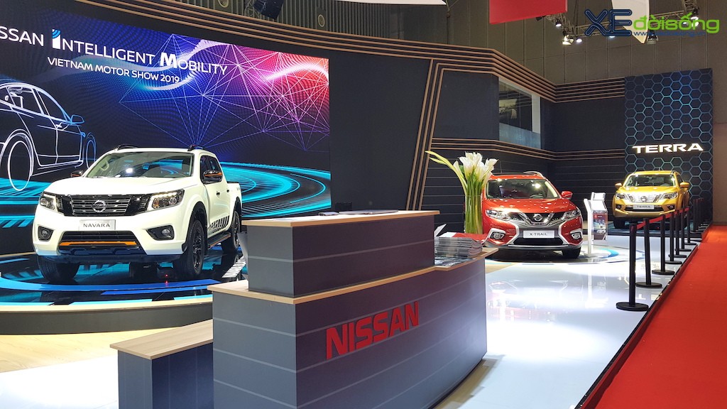 Nissan NAVARA Black Edition A-IVI trình làng tại VMS 2019 cùng dàn xe 