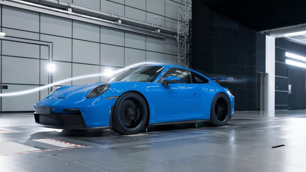 Kéo tua lên tới 9.000rpm và phóng 300km/h, không ngờ Porsche 911 GT3 thế hệ mới có động cơ bền tới mức này! ảnh 1