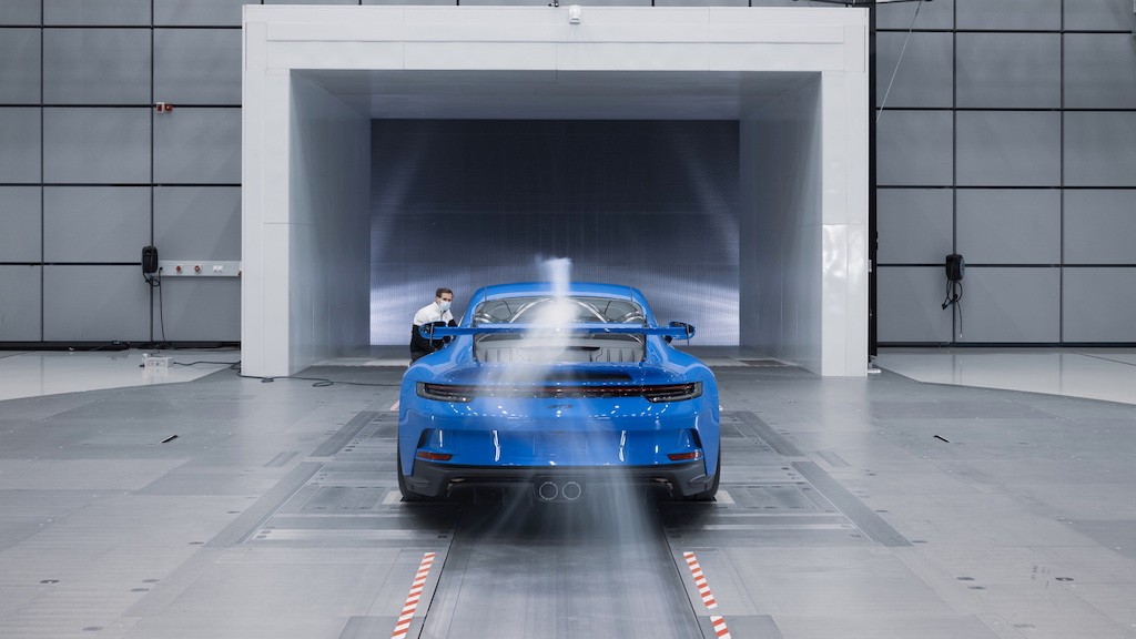 Kéo tua lên tới 9.000rpm và phóng 300km/h, không ngờ Porsche 911 GT3 thế hệ mới có động cơ bền tới mức này! ảnh 2
