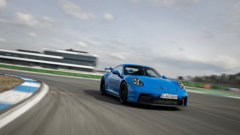 Kéo tua lên tới 9.000rpm và phóng 300km/h, không ngờ Porsche 911 GT3 thế hệ mới có động cơ bền tới mức này! ảnh 7