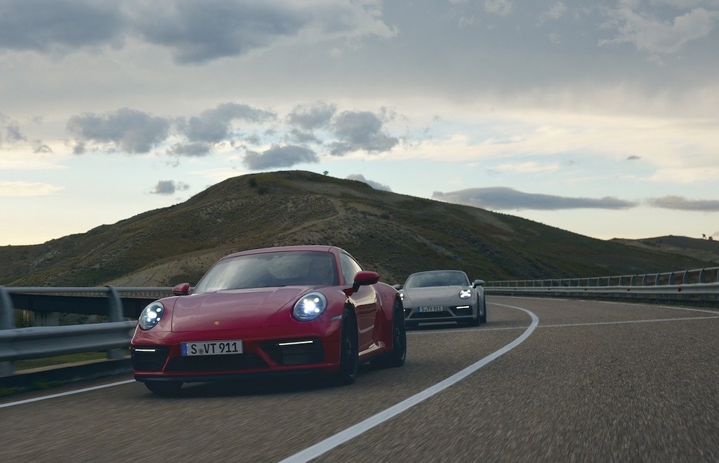Porsche không ngừng mở rộng dòng 911 thế hệ mới, lại ra thêm bản thể thao “giá rẻ” GTS ảnh 2