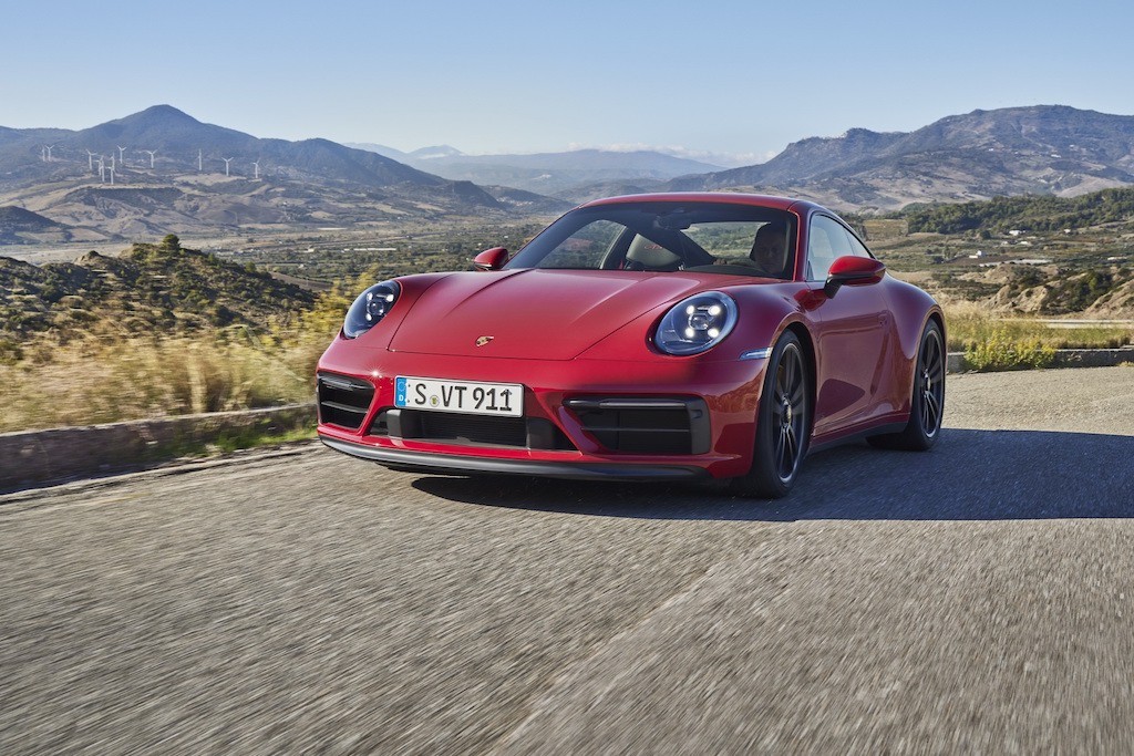 Porsche không ngừng mở rộng dòng 911 thế hệ mới, lại ra thêm bản thể thao “giá rẻ” GTS ảnh 6