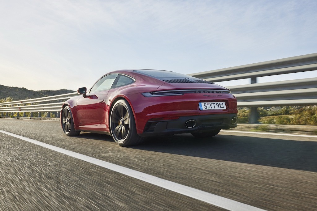 Porsche không ngừng mở rộng dòng 911 thế hệ mới, lại ra thêm bản thể thao “giá rẻ” GTS ảnh 7