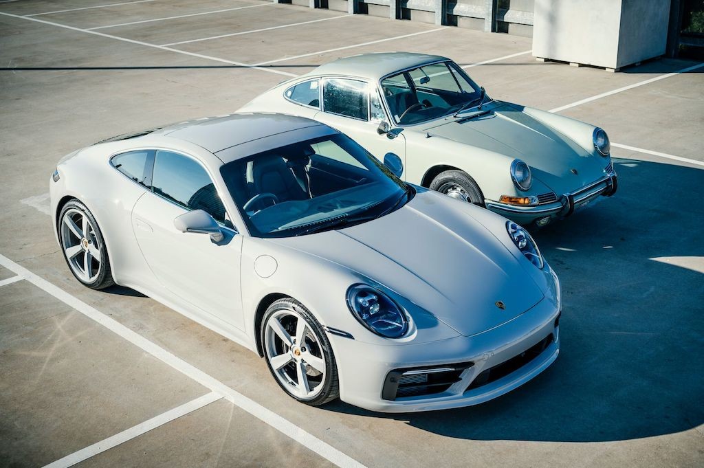 Porsche lại làm fan xe thể thao thuần chất “phát mê”, ra 911 bản đặc biệt cực tinh tế ảnh 4