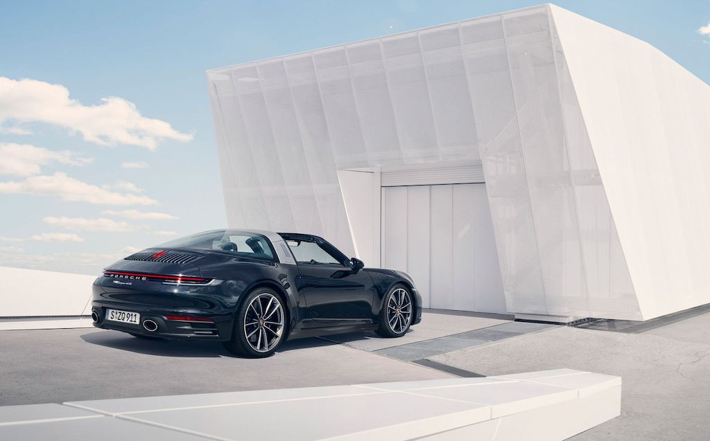 “Đặc sản” 911 Targa nhà Porsche chính thức trở lại, vẫn khiến mọi người trầm trồ vì thiết kế mui xếp ảnh 8