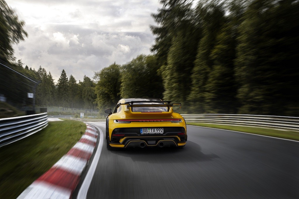 Không đợi được Porsche ra 911 GT2 RS thế hệ mới? Đây là lựa chọn “tạm thời” dành cho các đại gia từ TechArt ảnh 12