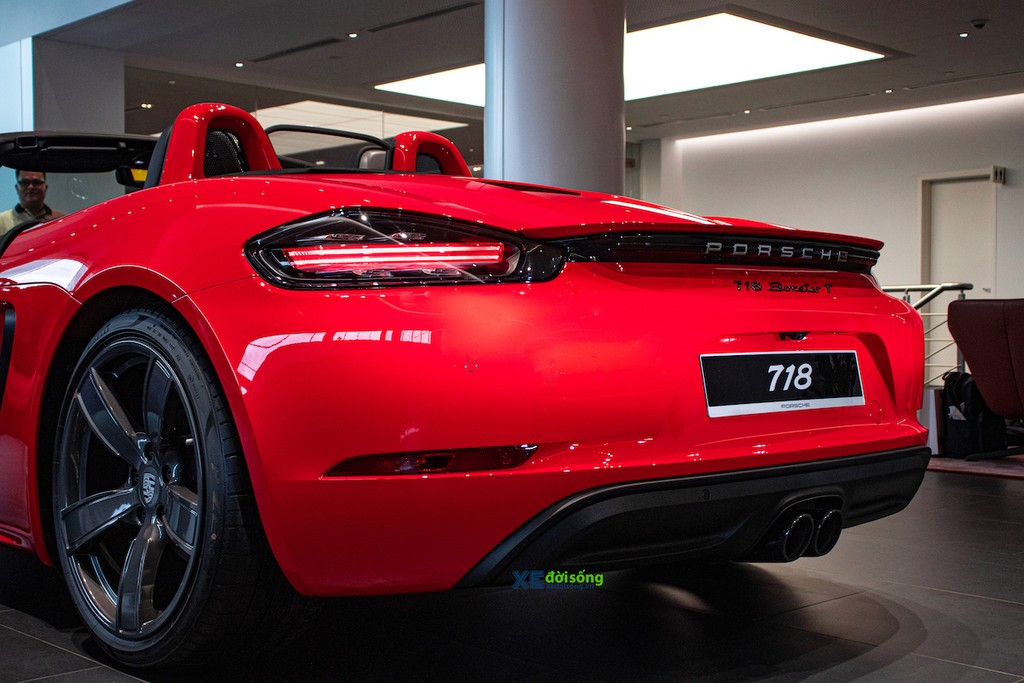 Ngắm Porsche 718 Boxster và Cayman T, cảm giác lái thuần chất cho người mê tốc độ ảnh 11