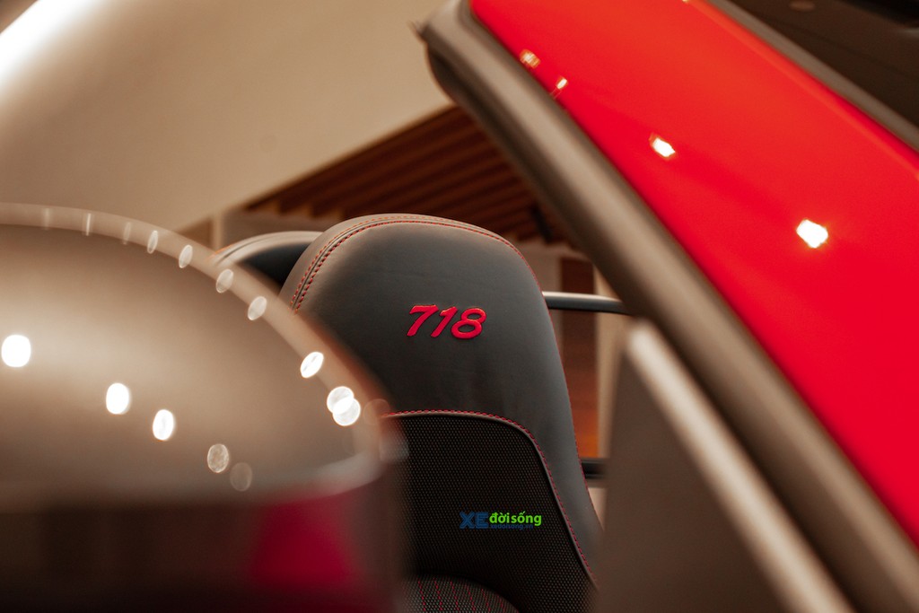 Ngắm Porsche 718 Boxster và Cayman T, cảm giác lái thuần chất cho người mê tốc độ ảnh 12