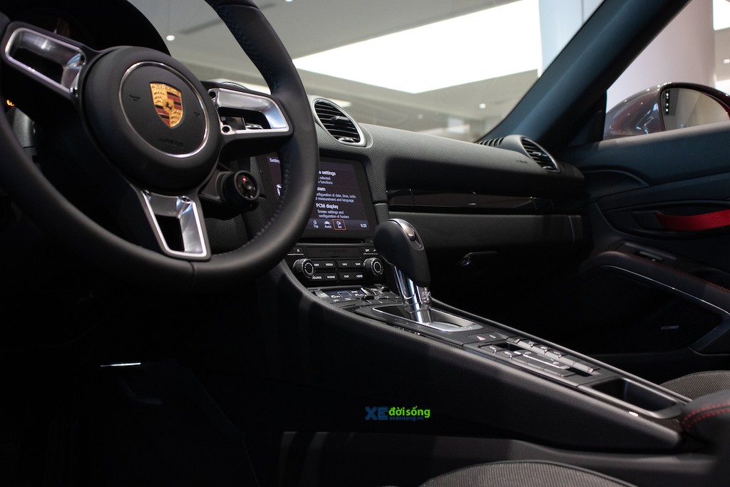 Ngắm Porsche 718 Boxster và Cayman T, cảm giác lái thuần chất cho người mê tốc độ ảnh 6