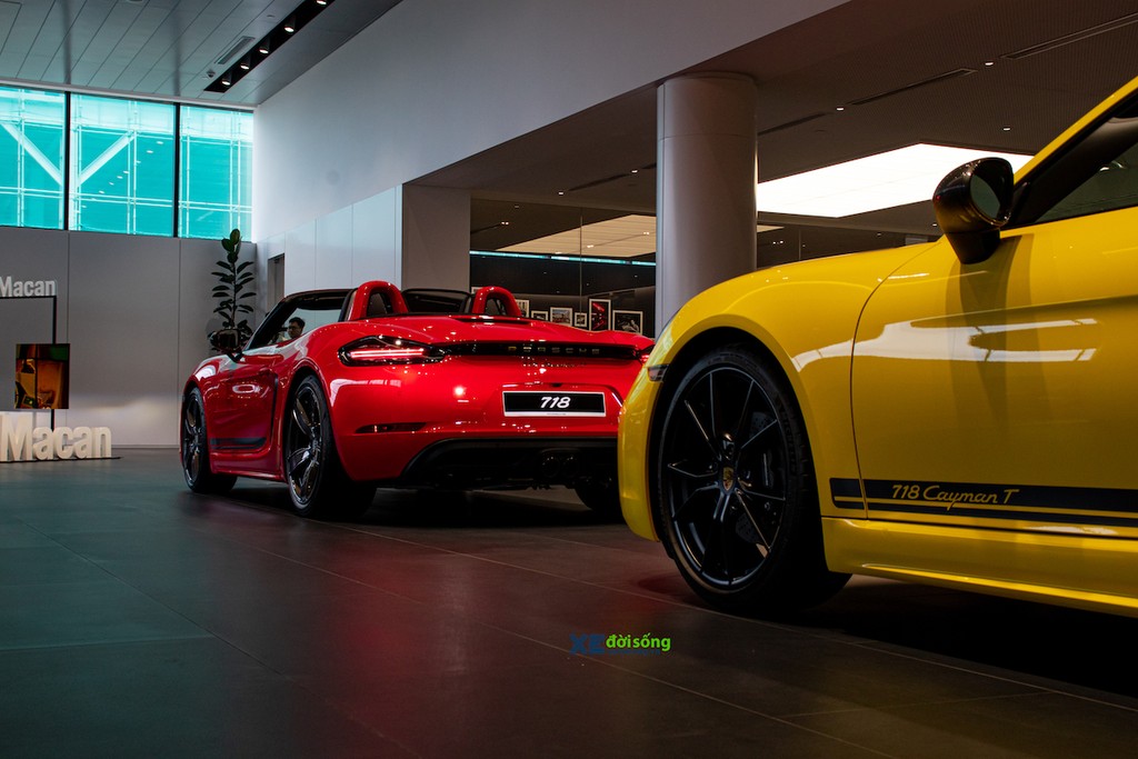 Ngắm Porsche 718 Boxster và Cayman T, cảm giác lái thuần chất cho người mê tốc độ ảnh 4
