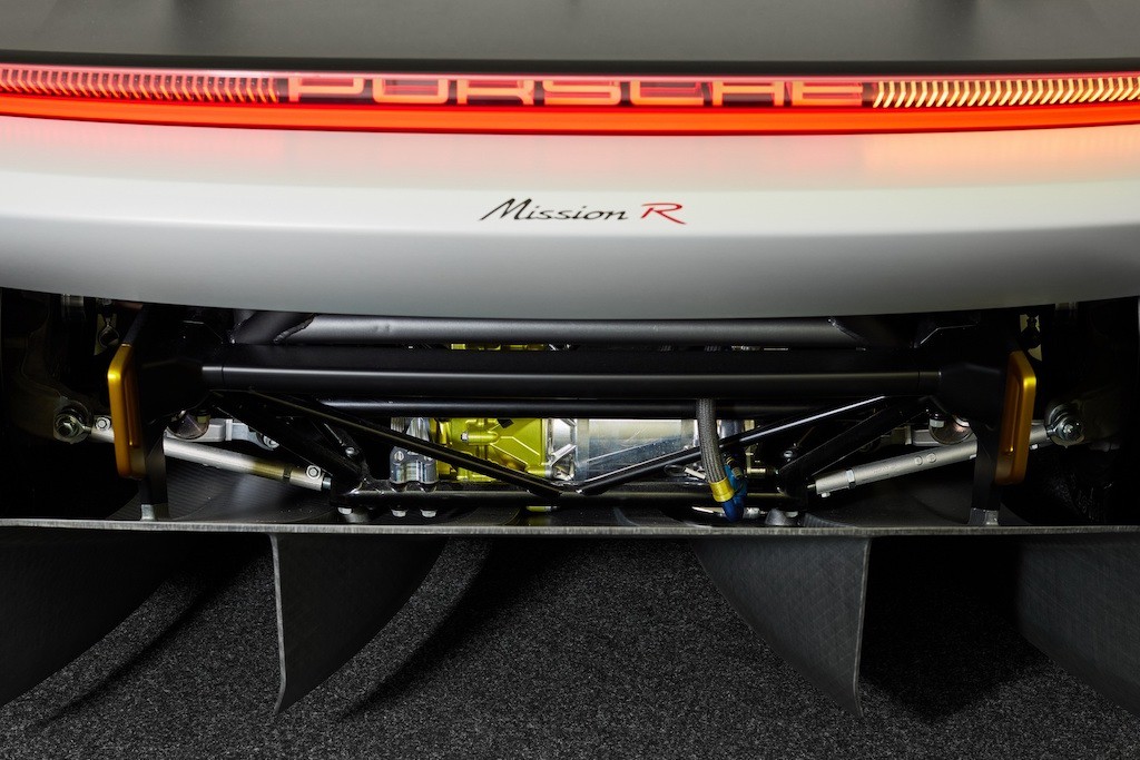 “Phổ cập hoá” xong xe điện với Taycan, Porsche đang chinh phục nhiệm vụ khả thi mới với Mission R  ảnh 13