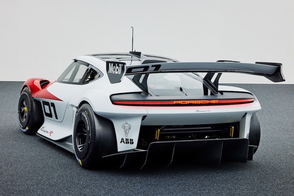 “Phổ cập hoá” xong xe điện với Taycan, Porsche đang chinh phục nhiệm vụ khả thi mới với Mission R  ảnh 17