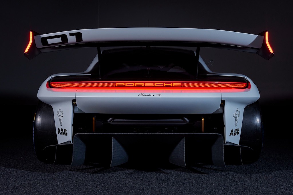 “Phổ cập hoá” xong xe điện với Taycan, Porsche đang chinh phục nhiệm vụ khả thi mới với Mission R  ảnh 3
