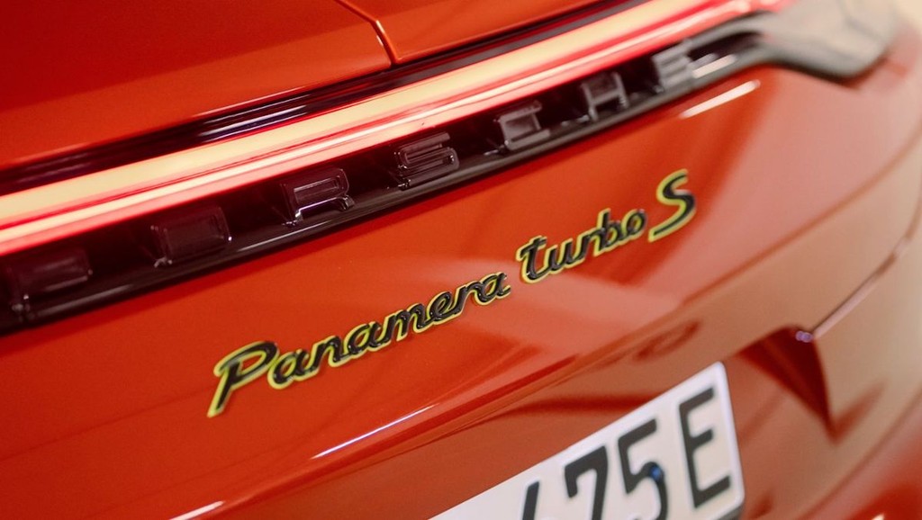 Diện kiến bộ ba Porsche Panamera E-Hybrid bản nâng cấp mới ảnh 15