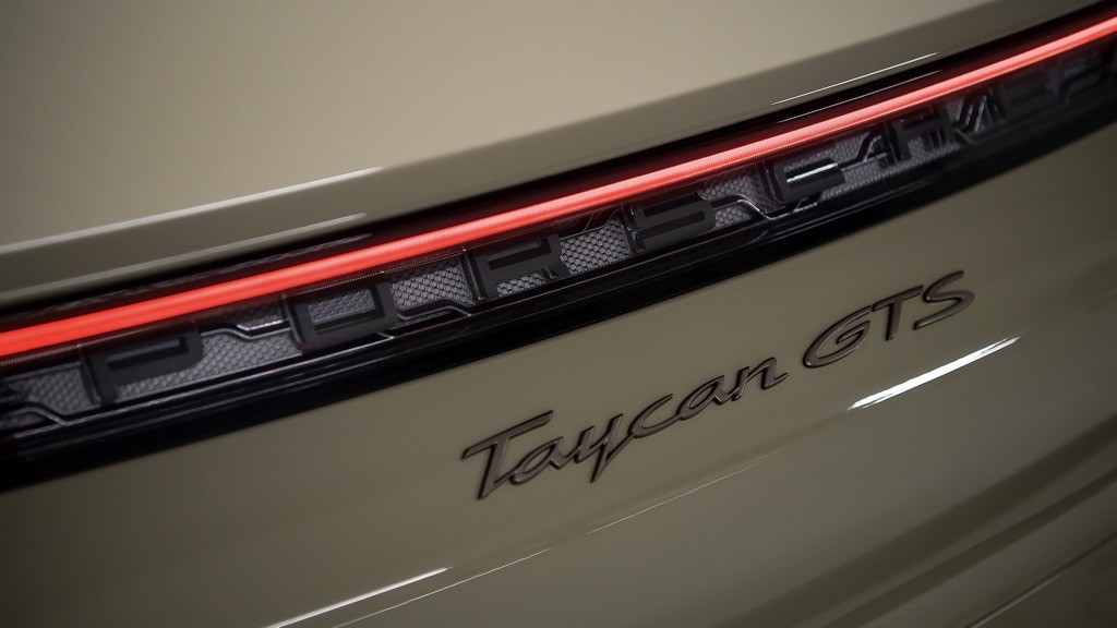 Sau 5 năm, đây là lần đầu tiên Porsche Taycan có phiên bản đặc biệt ảnh 9