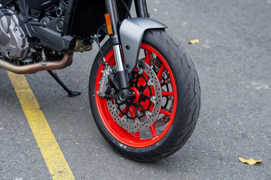 Ducati Việt Nam chốt giá Monster thế hệ mới: từ 439 triệu đồng cho 3 tùy chọn màu sắc  ảnh 8