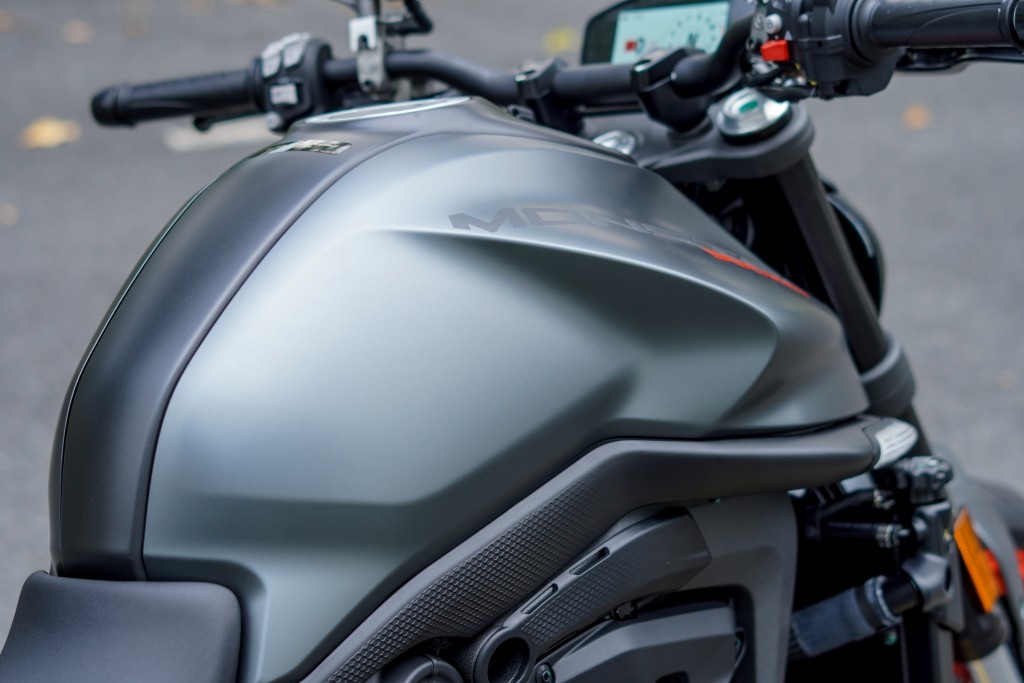 Ducati Việt Nam chốt giá Monster thế hệ mới: từ 439 triệu đồng cho 3 tùy chọn màu sắc  ảnh 5