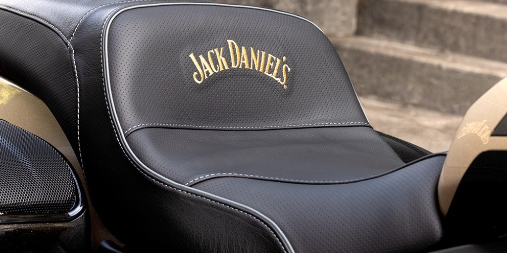 Hương vị đặc trưng của lúa mạch đen được truyền tải vào phiên bản Jack Daniel Indian Challenger Dark Horse  ảnh 7