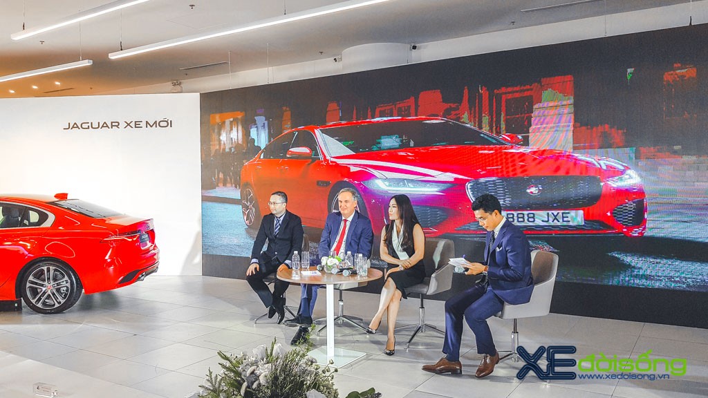 Bộ đôi Jaguar XE và Land Rover Discovery Sport mới chính thức “chào sân” Việt Nam ảnh 3