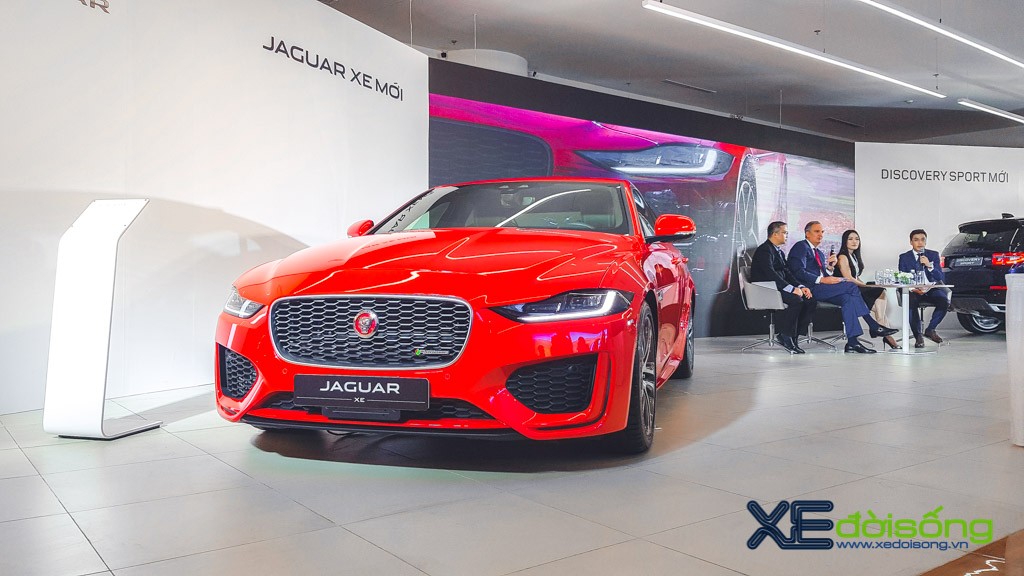 Bộ đôi Jaguar XE và Land Rover Discovery Sport mới chính thức “chào sân” Việt Nam ảnh 1