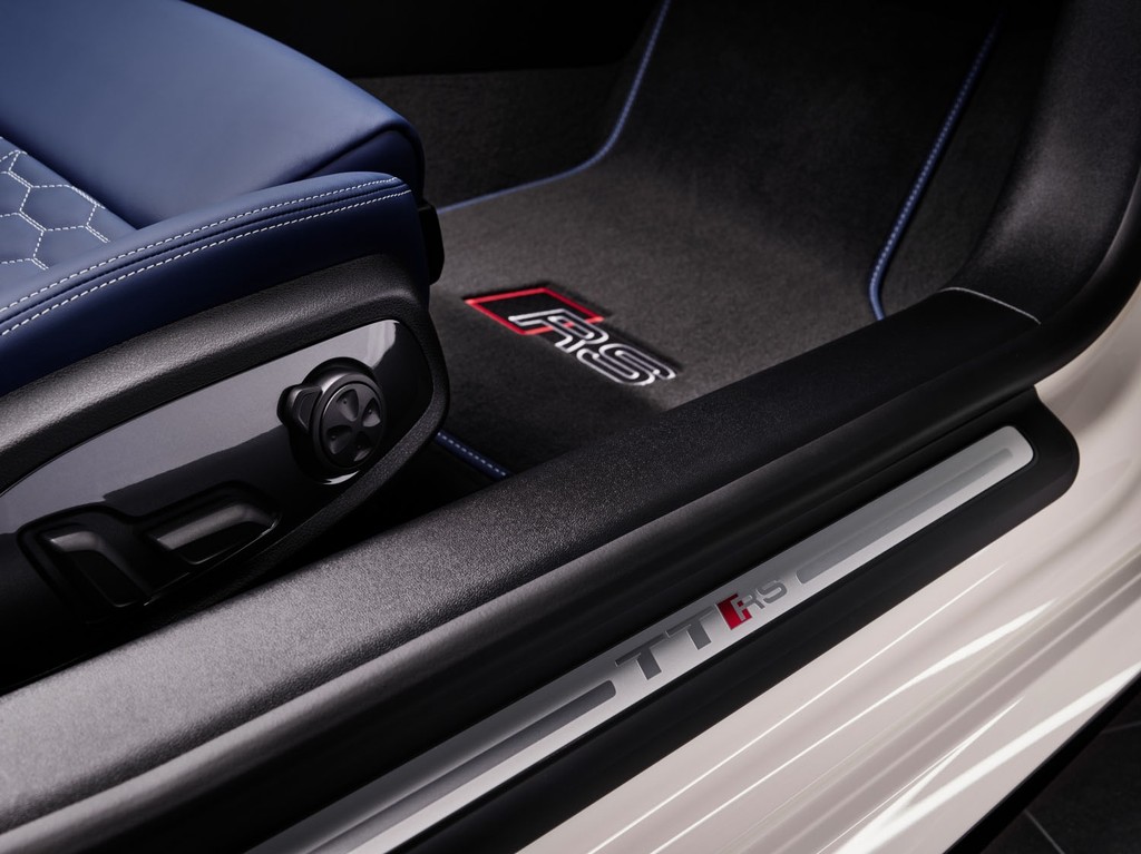 Diện kiến Audi TT RS Heritage Edition 2022: màn “lóe sáng trước khi vụt tắt”! ảnh 8