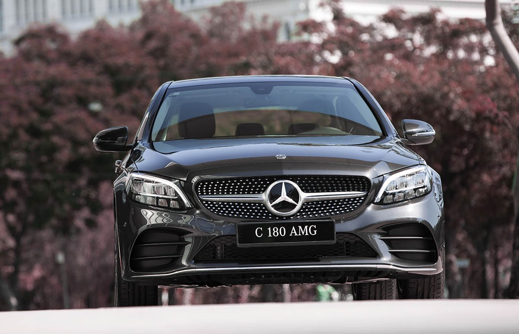 Giá cao hơn 100 triệu, Mercedes C 180 AMG mới khác gì C 180 trước đây ảnh 11