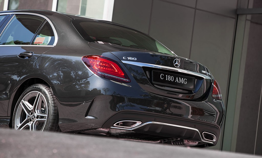 Giá cao hơn 100 triệu, Mercedes C 180 AMG mới khác gì C 180 trước đây ảnh 12