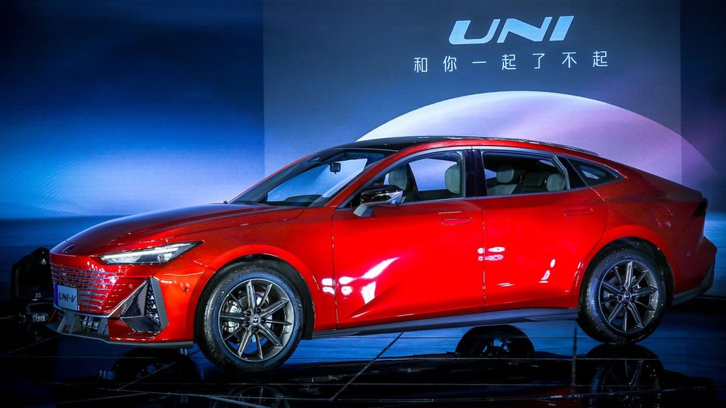 Sedan coupe Changan UNI-V từ Trung Quốc, thiết kế kiểu như Audi A7 Sportback, cạnh tranh Honda Civic ảnh 3