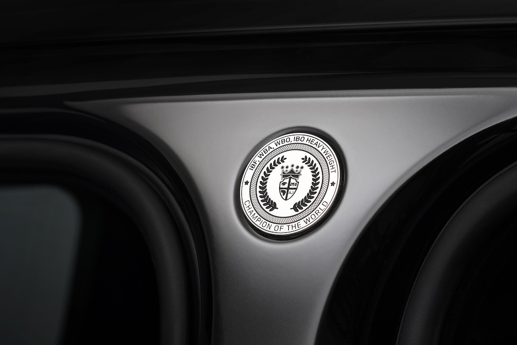Soi Range Rover “hàng thửa” của nhà vô địch quyền anh hạng nặng Thế giới, nội thất khiến người xem trầm trồ ảnh 5