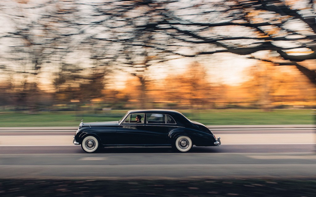 Trông vẫn đậm chất cổ điển, chiếc Rolls-Royce Phantom 59 tuổi này đang chạy động cơ của tương lai! ảnh 16