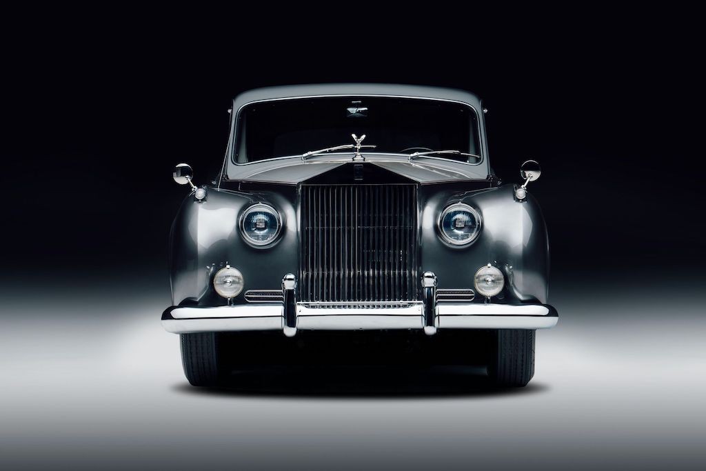 Trông vẫn đậm chất cổ điển, chiếc Rolls-Royce Phantom 59 tuổi này đang chạy động cơ của tương lai! ảnh 2