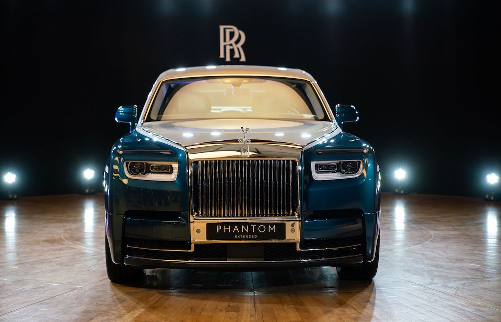 Rolls-Royce dùng hơn 3.000 cọng lông chim, biến nội thất Phantom thành phòng tranh nghệ thuật ảnh 2