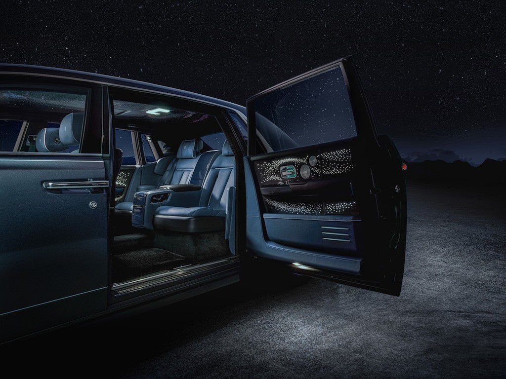Không chỉ dừng lại ở trần xe “ngàn sao”, Rolls-Royce còn vươn ra Vũ trụ để lấy cảm hứng cho Phantom “hàng thửa” mới ảnh 4
