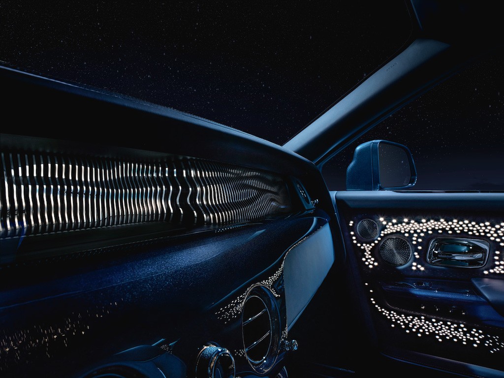 Không chỉ dừng lại ở trần xe “ngàn sao”, Rolls-Royce còn vươn ra Vũ trụ để lấy cảm hứng cho Phantom “hàng thửa” mới ảnh 5