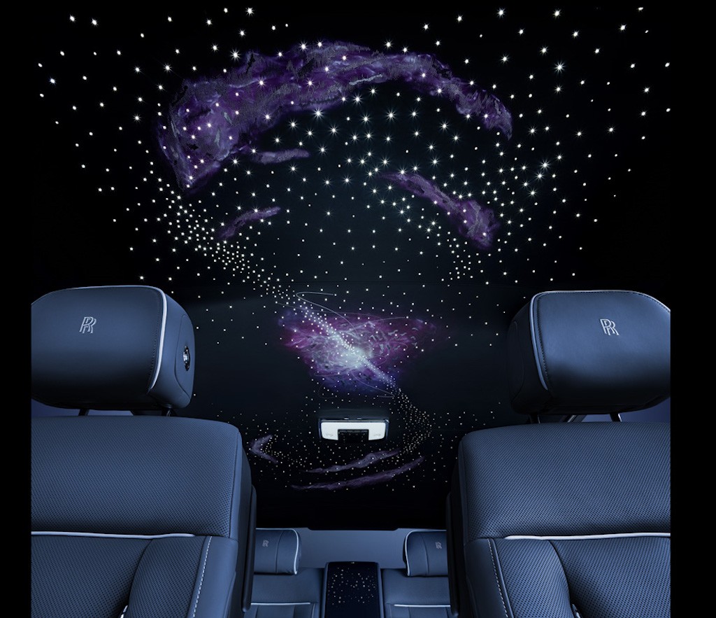 Không chỉ dừng lại ở trần xe “ngàn sao”, Rolls-Royce còn vươn ra Vũ trụ để lấy cảm hứng cho Phantom “hàng thửa” mới ảnh 7