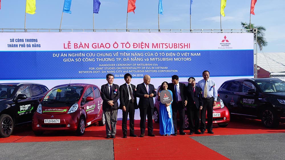 Sau Porsche Taycan và VinFast VF e34, hàng loạt xe ô tô điện sắp đổ bộ thị trường Việt Nam ảnh 1