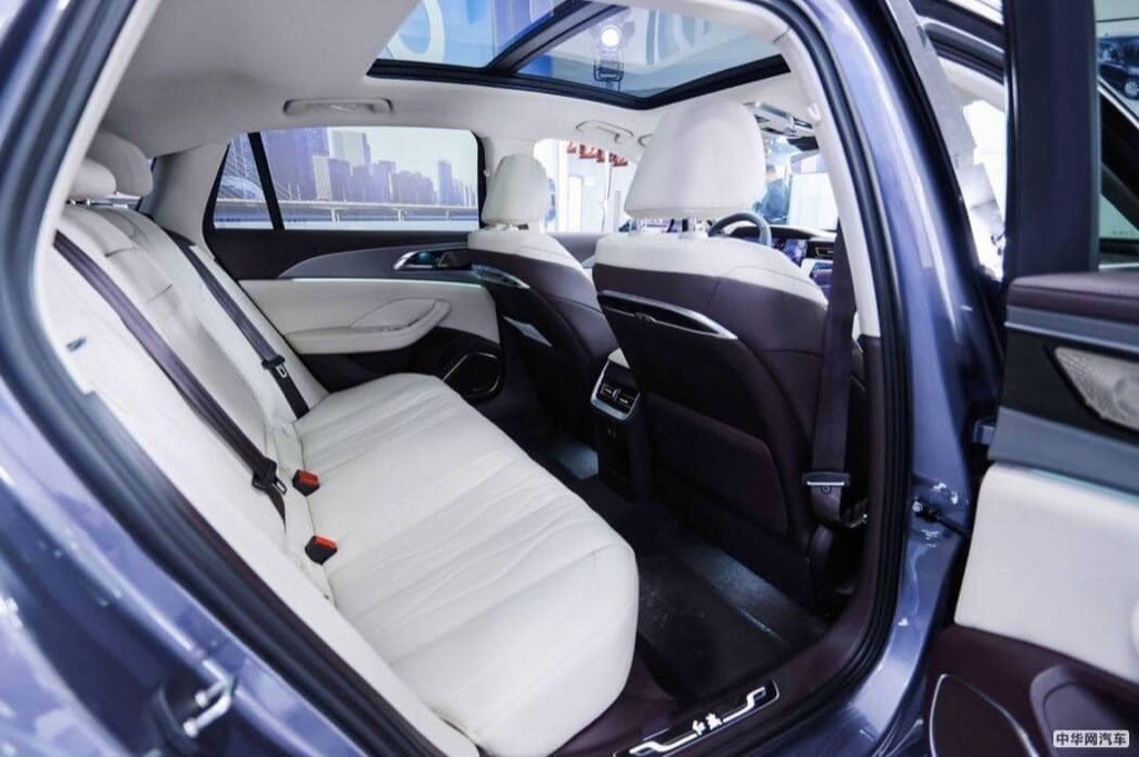 Xế sang Trung Quốc Hongqi H5 tham vọng tranh đấu Mercedes C-Class: Sedan hạng trung mà nội thất hạng sang ảnh 7