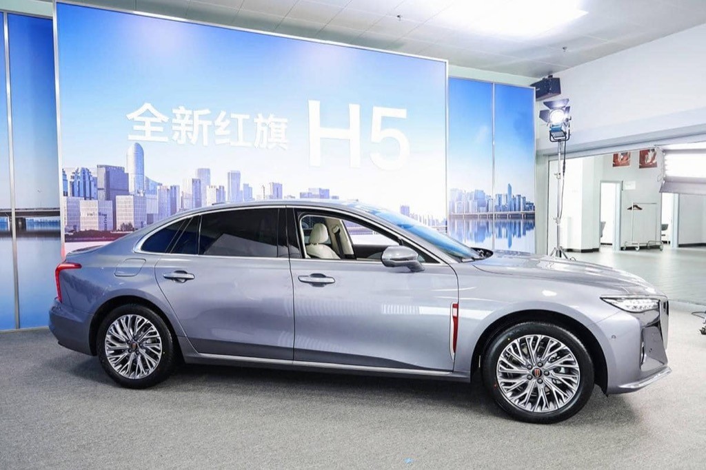Xế sang Trung Quốc Hongqi H5 tham vọng tranh đấu Mercedes C-Class: Sedan hạng trung mà nội thất hạng sang ảnh 11