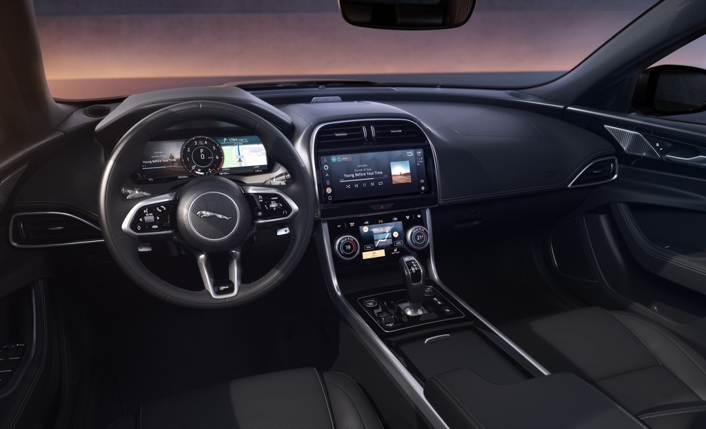 Cạnh tranh Mercedes C-Class thế hệ mới, Jaguar XE dắt đàn anh XF nâng cấp công nghệ cho năm 2023 ảnh 3