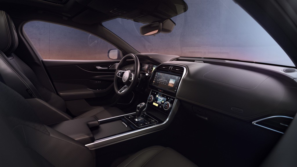 Cạnh tranh Mercedes C-Class thế hệ mới, Jaguar XE dắt đàn anh XF nâng cấp công nghệ cho năm 2023 ảnh 4