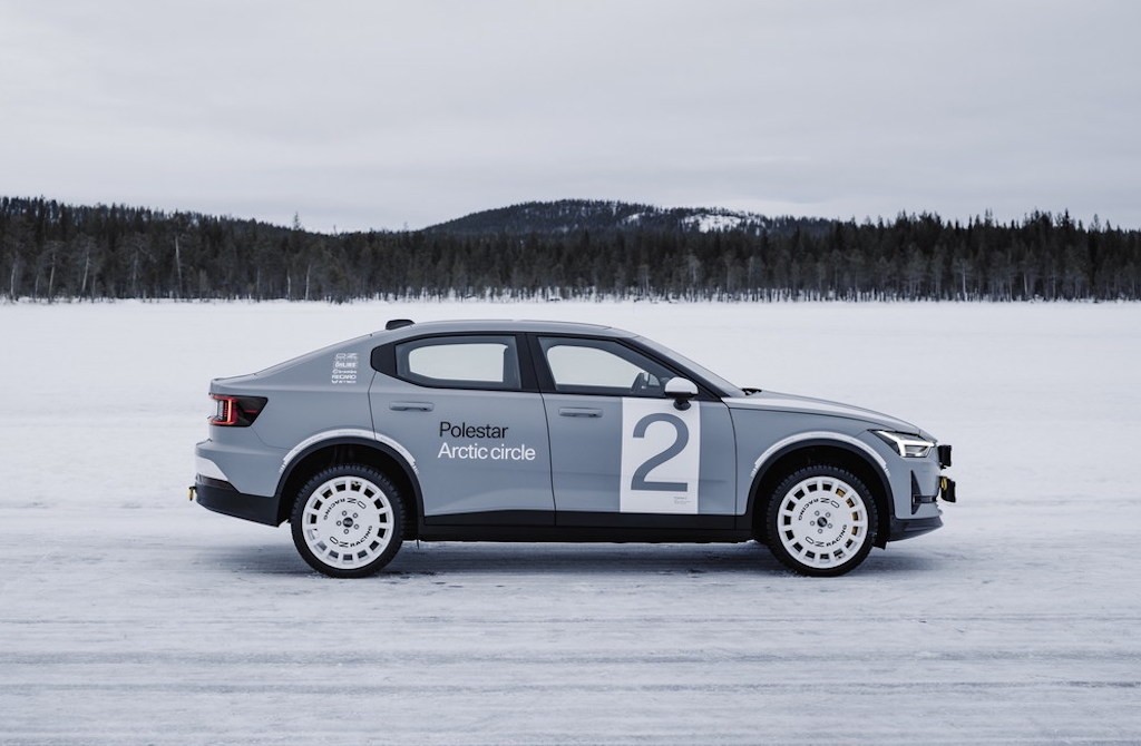 Không cần “độ đẽo” nhiều, sedan lai SUV nhà Volvo vẫn “nghịch tuyết dễ như bỡn tại Bắc Cực như thế nào? ảnh 4