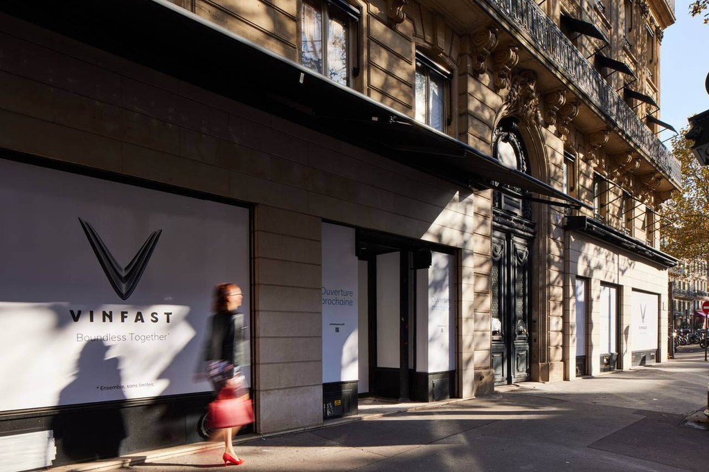 Từ showroom hoành tráng tại Paris tới triển lãm ô tô Los Angeles: VinFast bước ra thế giới ảnh 1