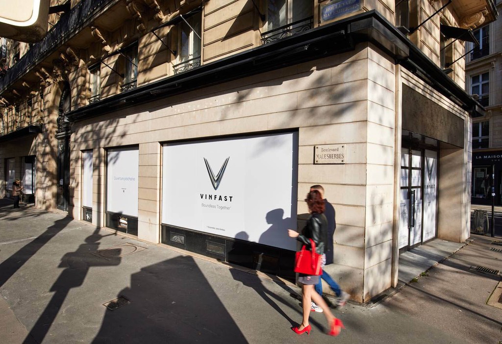 Từ showroom hoành tráng tại Paris tới triển lãm ô tô Los Angeles: VinFast bước ra thế giới ảnh 4