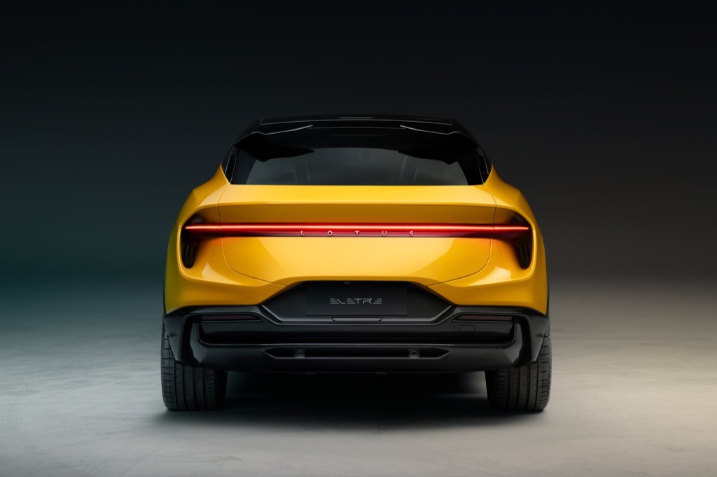 Nhìn lướt qua ngỡ Lamborghini Urus facelift, hoá ra đây là đối thủ SUV điện ELETRE mới toanh từ hãng Lotus ảnh 13