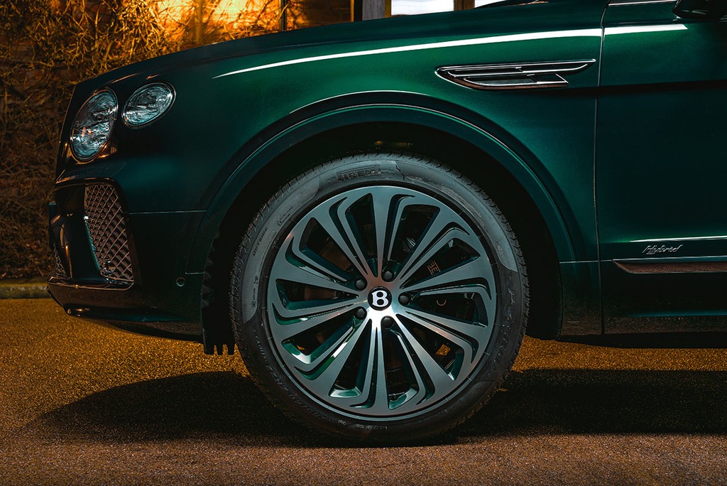 Chiêm ngưỡng Bentley Bentayga Hybrid Mulliner màu “Ngọc Lục Bảo” siêu đẹp! ảnh 4